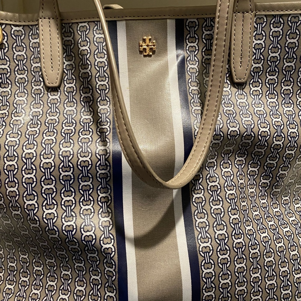 Tory Burch Patterned Navy and Gray Tote - Picture 2 of 3